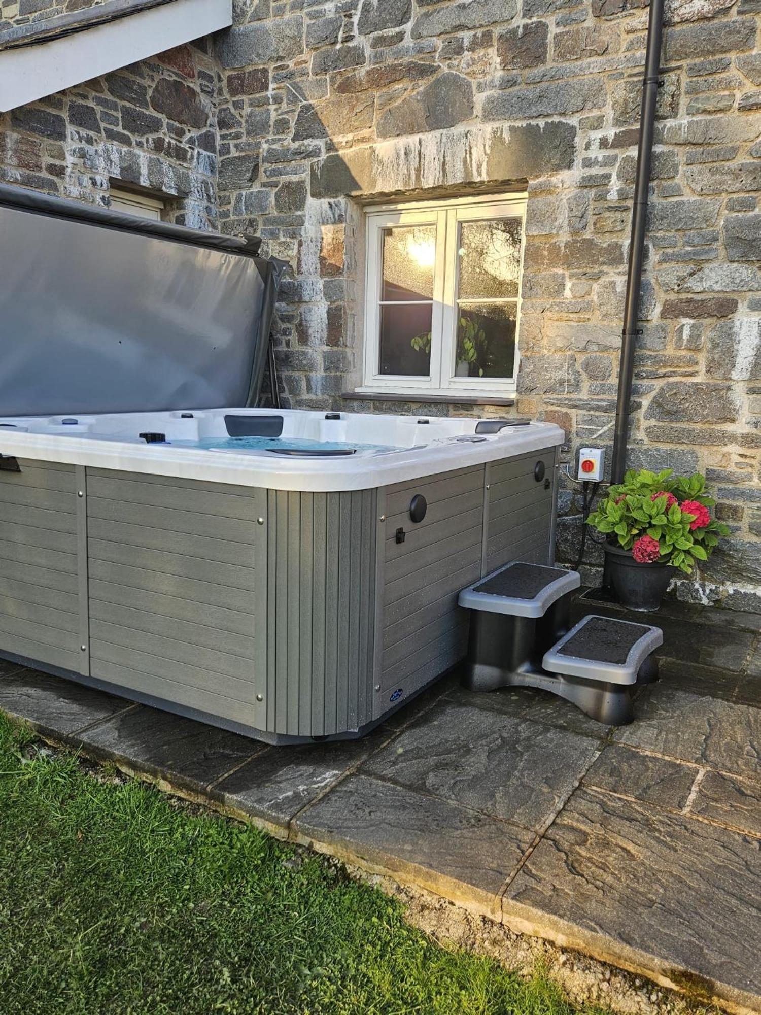 3 Bedroom Barn Conversion With Hot Tub-Garden View - Ty Cerrig Barn Корвэн Экстерьер фото